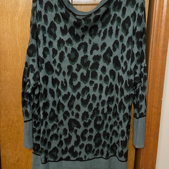 New Directions Long-Sleeve Leopard Top - Picture 2 of 3